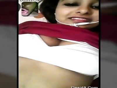 Hot Indian teen slut shows her boobs and pussy to boyfriend on video call leaked