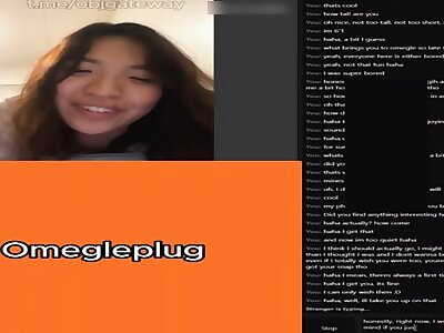 HORNY OMEGLE TEEN RUBS PUSSY