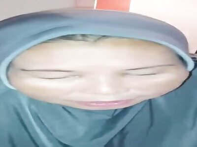 Tante stw jilbab mode sange sama pacarnya di hotel