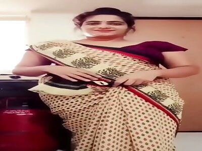Beautiful Hot Bhabhi Showing Nude In Kitchen